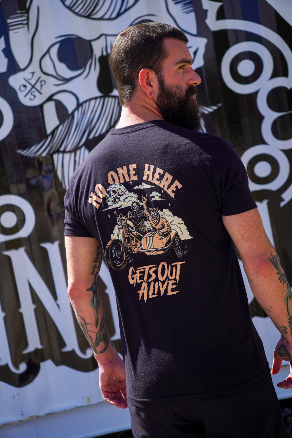 Niemand kommt hier lebend raus T-Shirt
