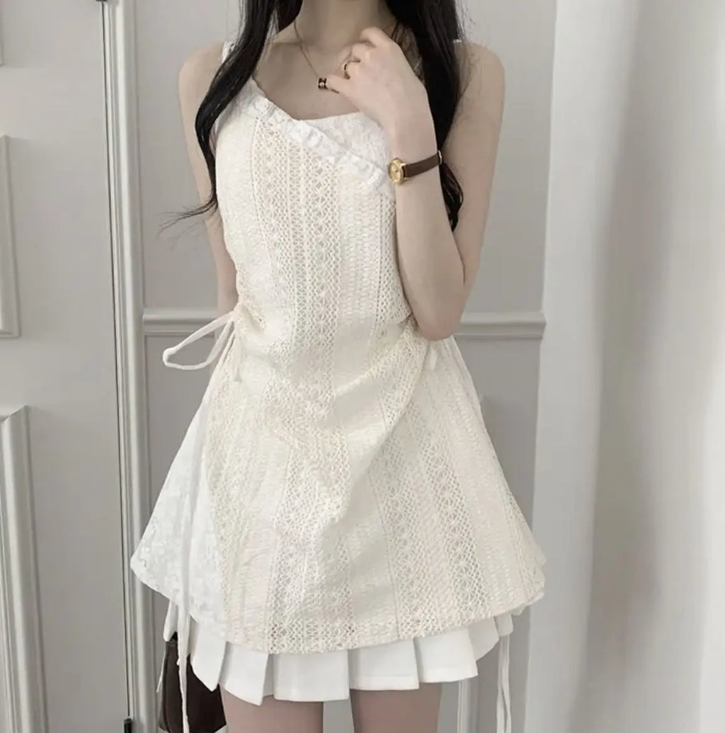 Heißes Mädchen koreanischer Stil Tunnelzug Schnürung Taille Spitze Kurze Trägerkleider + Weißer Unterzieh-Sling-Top Zweiteiliges Set