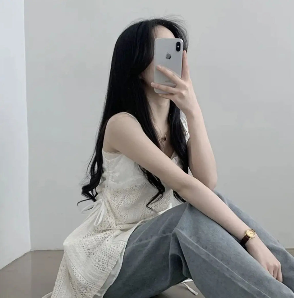 Heißes Mädchen koreanischer Stil Tunnelzug Schnürung Taille Spitze Kurze Trägerkleider + Weißer Unterzieh-Sling-Top Zweiteiliges Set
