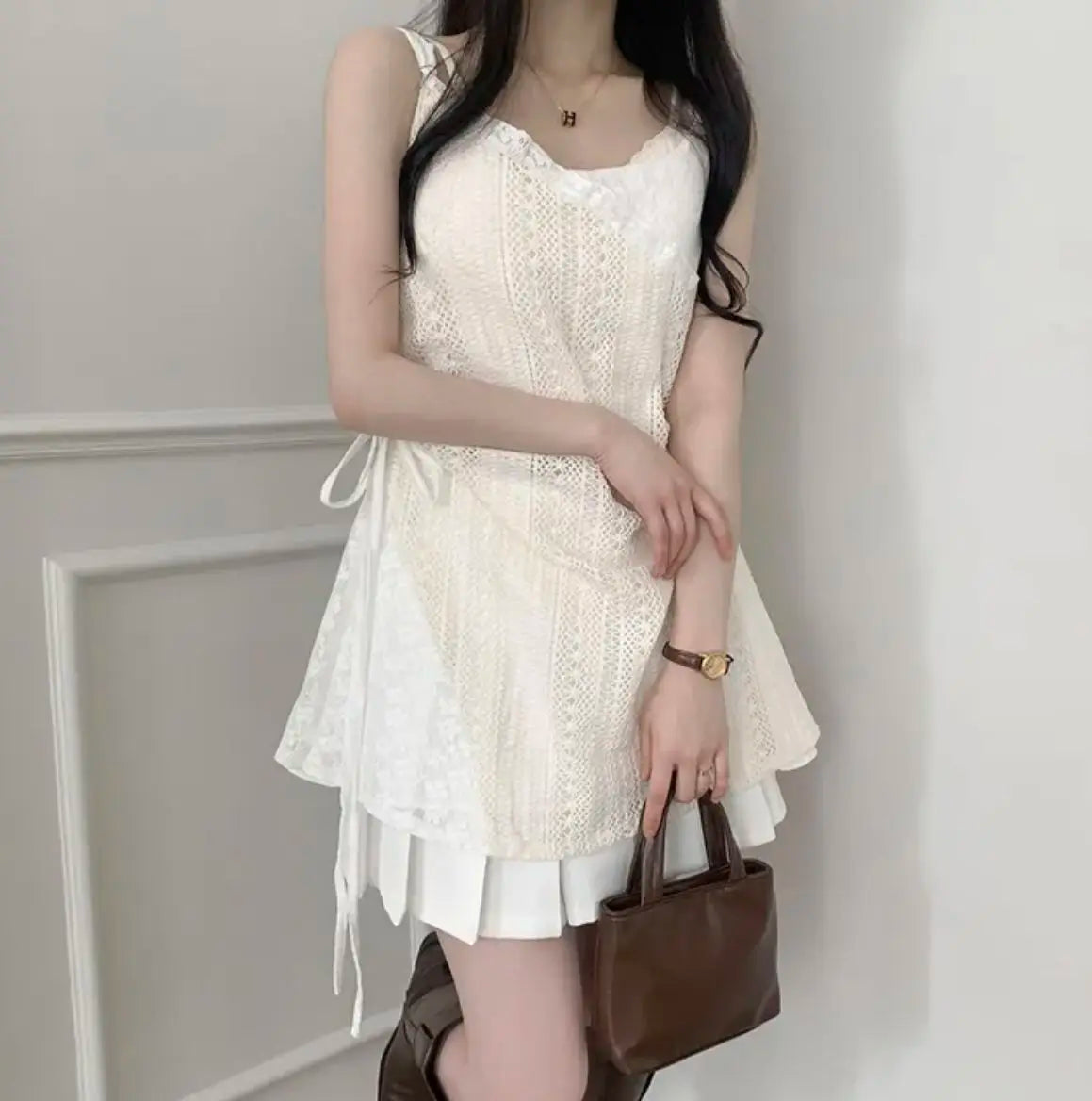 Heißes Mädchen koreanischer Stil Tunnelzug Schnürung Taille Spitze Kurze Trägerkleider + Weißer Unterzieh-Sling-Top Zweiteiliges Set