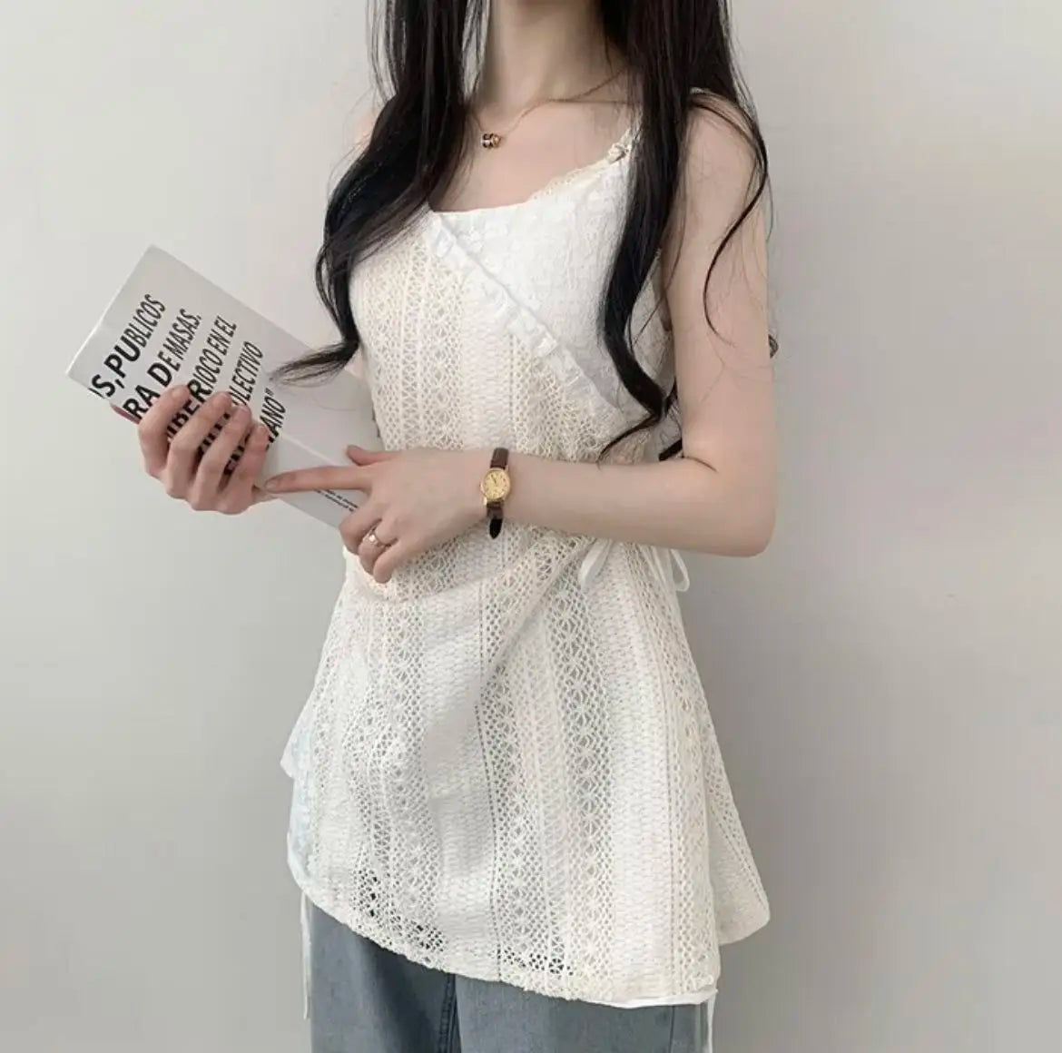 Heißes Mädchen koreanischer Stil Tunnelzug Schnürung Taille Spitze Kurze Trägerkleider + Weißer Unterzieh-Sling-Top Zweiteiliges Set