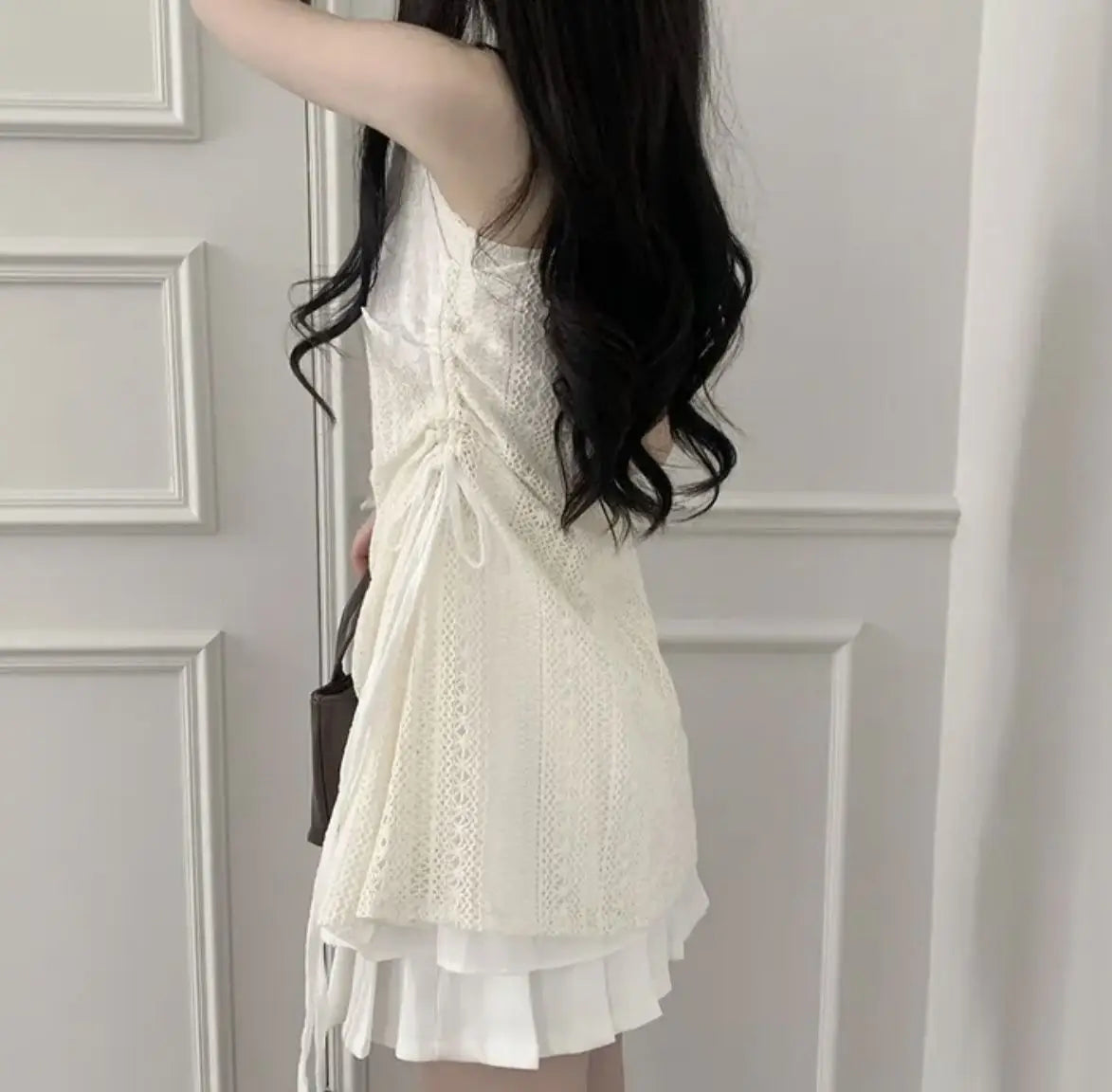 Heißes Mädchen koreanischer Stil Tunnelzug Schnürung Taille Spitze Kurze Trägerkleider + Weißer Unterzieh-Sling-Top Zweiteiliges Set