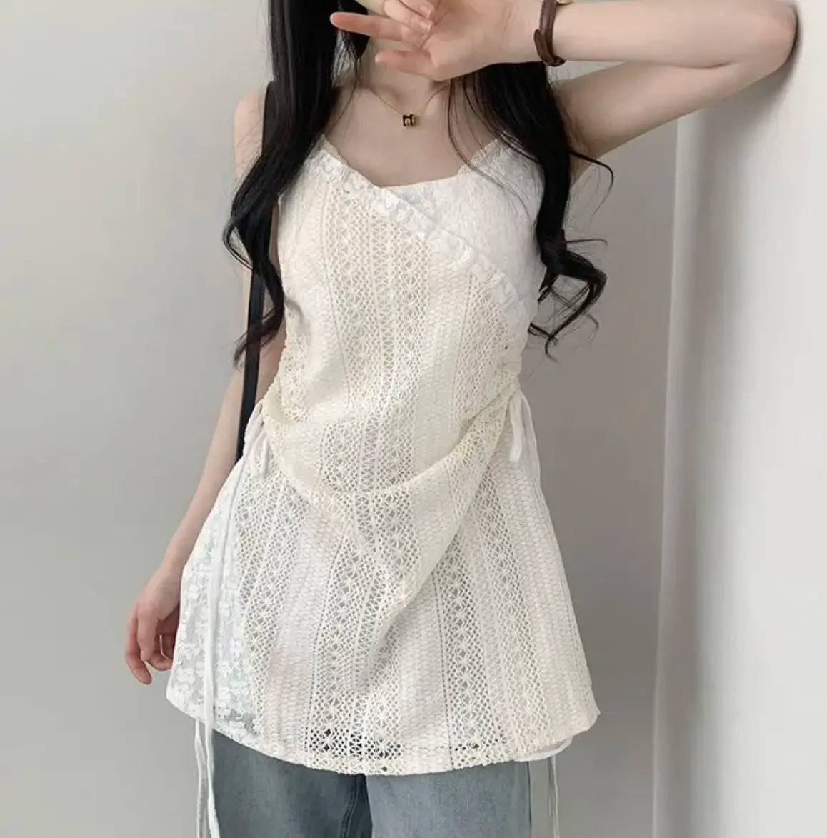 Heißes Mädchen koreanischer Stil Tunnelzug Schnürung Taille Spitze Kurze Trägerkleider + Weißer Unterzieh-Sling-Top Zweiteiliges Set