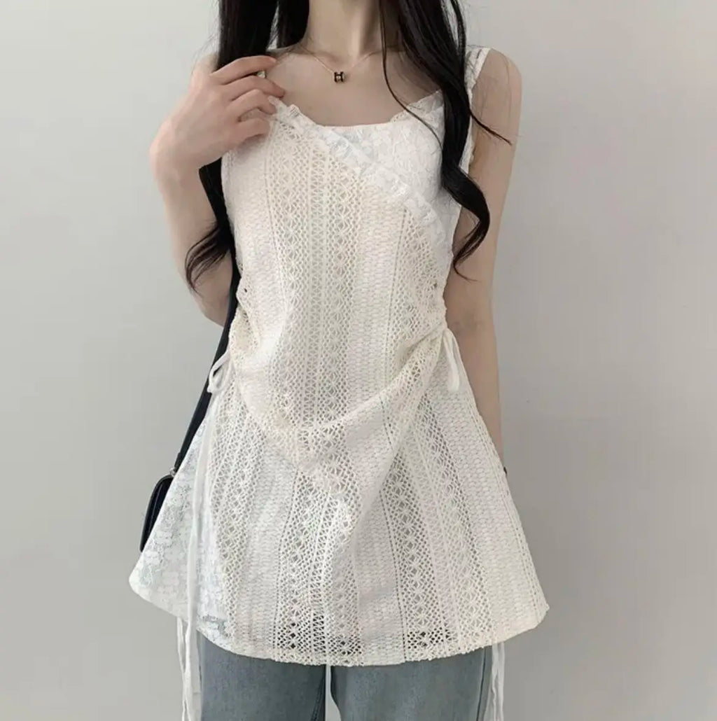 Heißes Mädchen koreanischer Stil Tunnelzug Schnürung Taille Spitze Kurze Trägerkleider + Weißer Unterzieh-Sling-Top Zweiteiliges Set