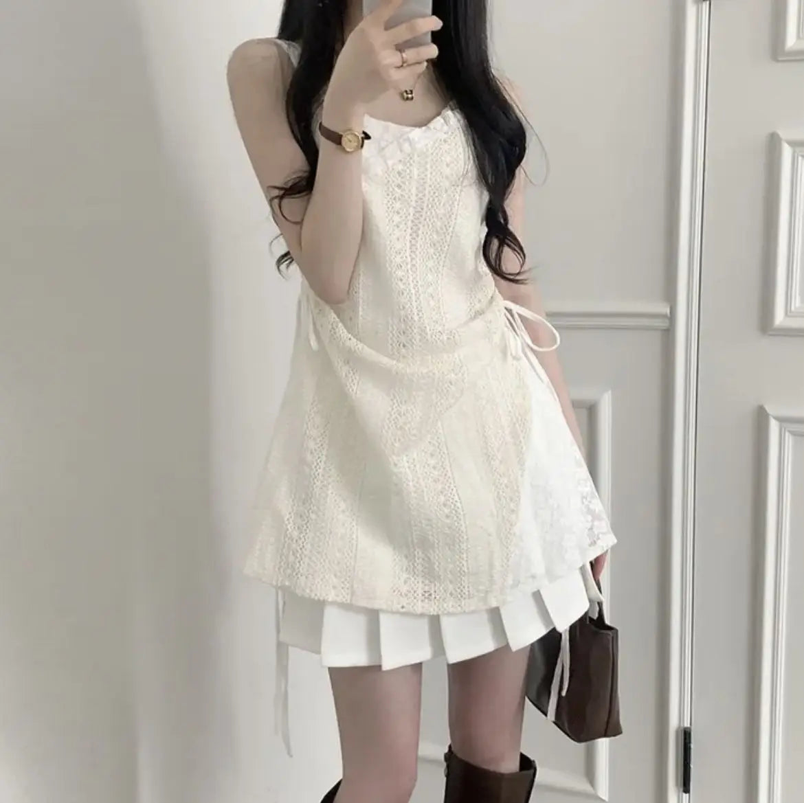 Heißes Mädchen koreanischer Stil Tunnelzug Schnürung Taille Spitze Kurze Trägerkleider + Weißer Unterzieh-Sling-Top Zweiteiliges Set