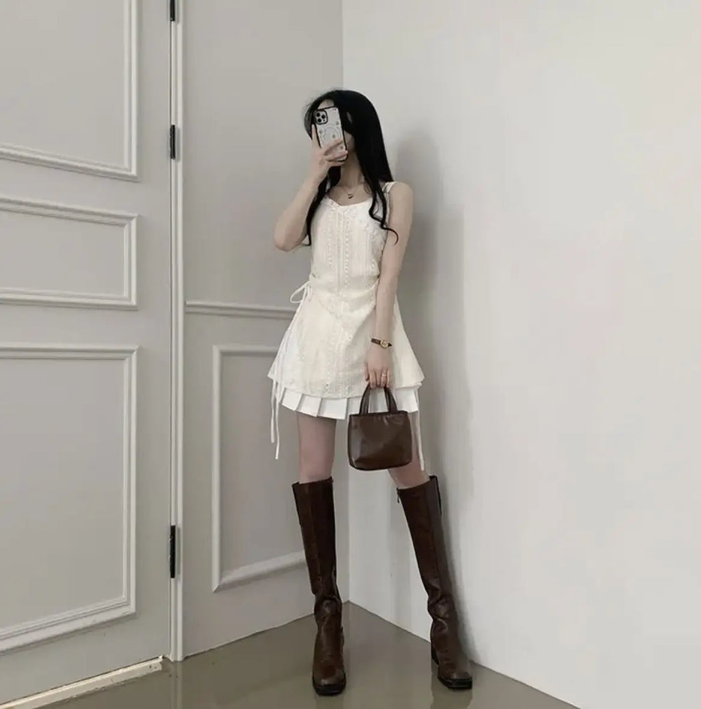 Heißes Mädchen koreanischer Stil Tunnelzug Schnürung Taille Spitze Kurze Trägerkleider + Weißer Unterzieh-Sling-Top Zweiteiliges Set