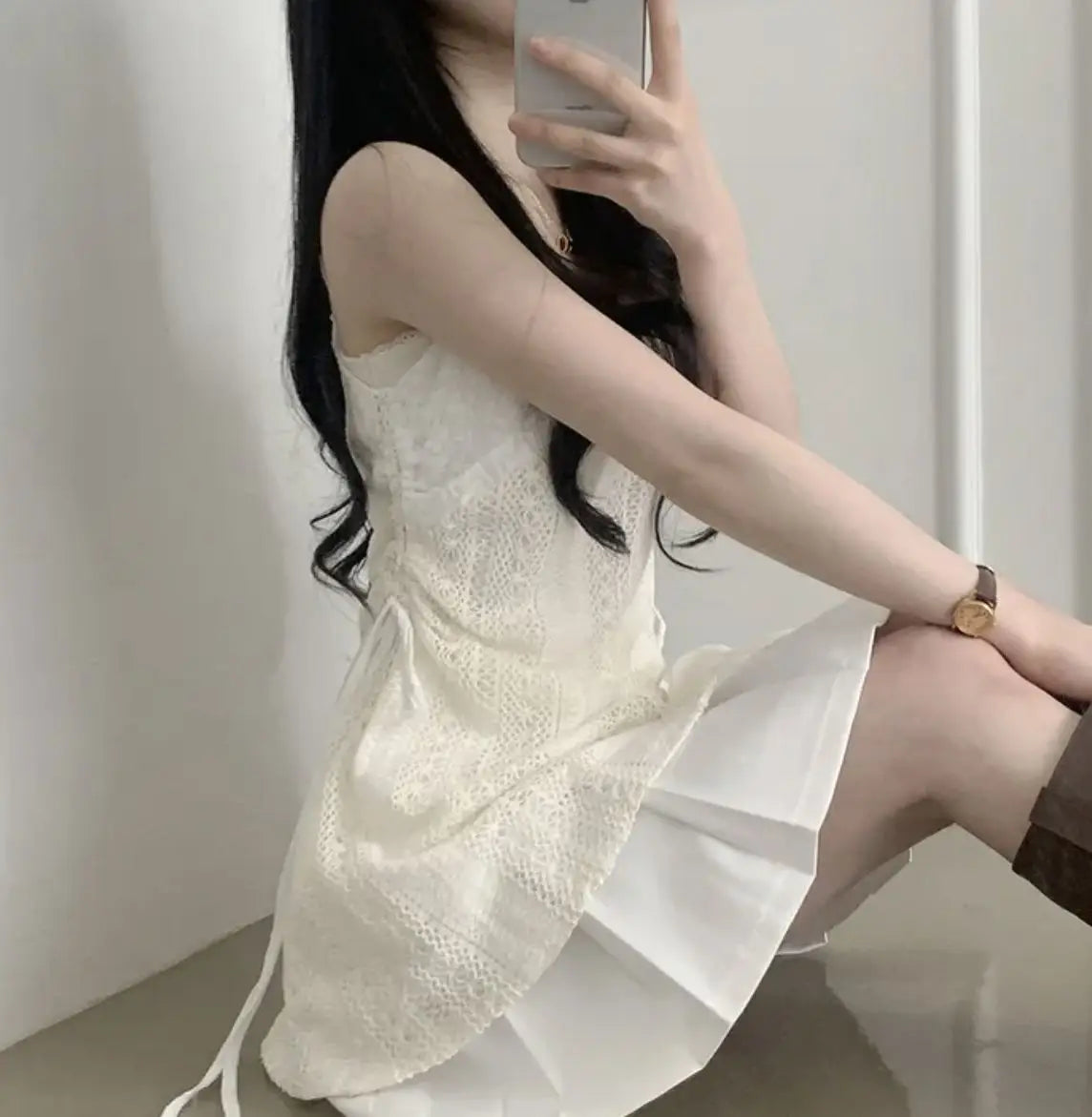 Heißes Mädchen koreanischer Stil Tunnelzug Schnürung Taille Spitze Kurze Trägerkleider + Weißer Unterzieh-Sling-Top Zweiteiliges Set